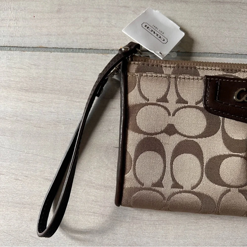 NWT 100% Authentic Coach Ashley Signature Satin Zippy Clutch Wallet